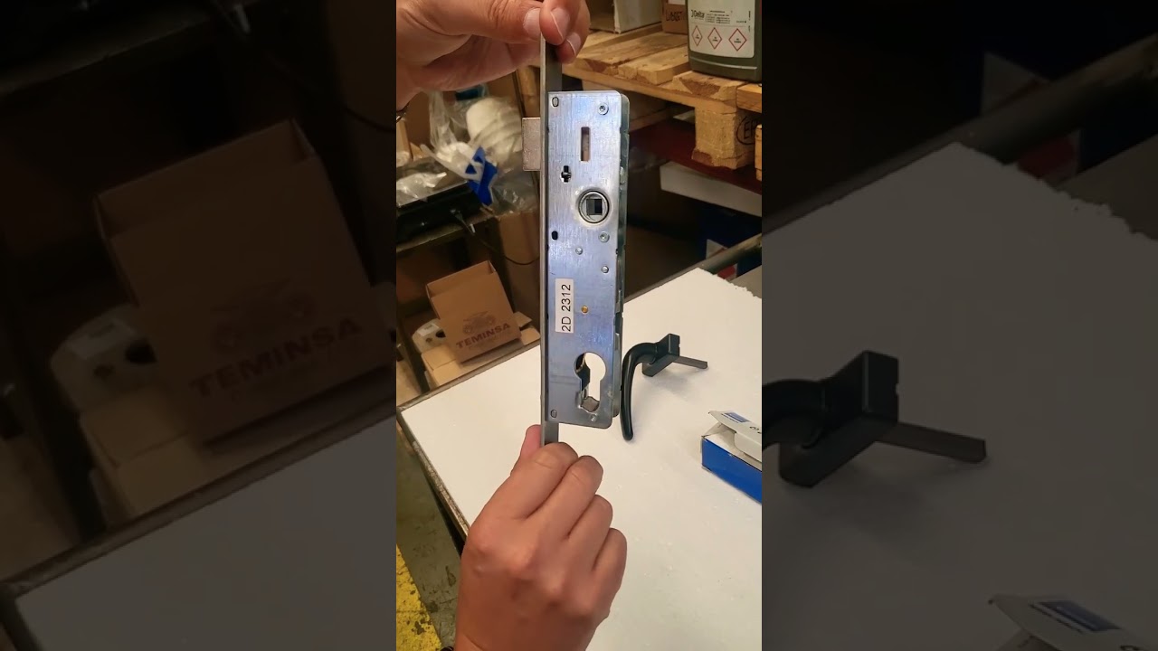 Servicios de cerrajería para cerraduras en puertas correderas de aluminio en Cádiz
